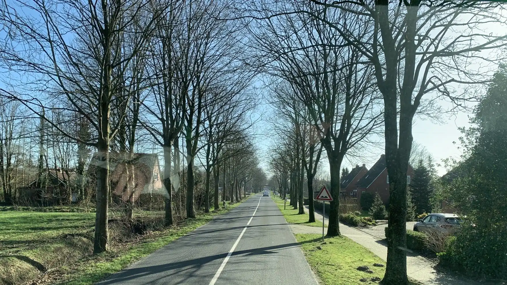 Gerade Emsland-Allee, Blick bis zum Horizont
