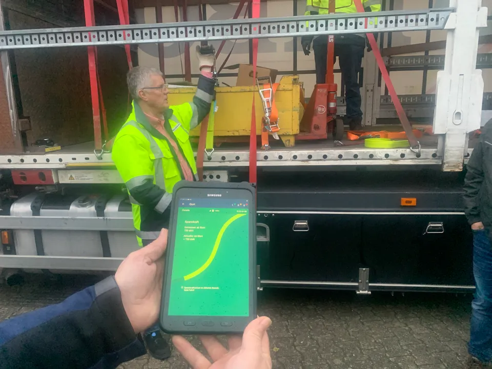 Ladungssicherungs-Schulung am LKW mit Auswertung per Tablet-App